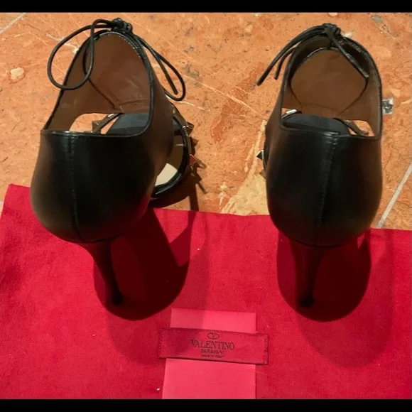 Valentino Garavani Black Leather Rockstud Open Toe Shoes. - Picture 4 of 6